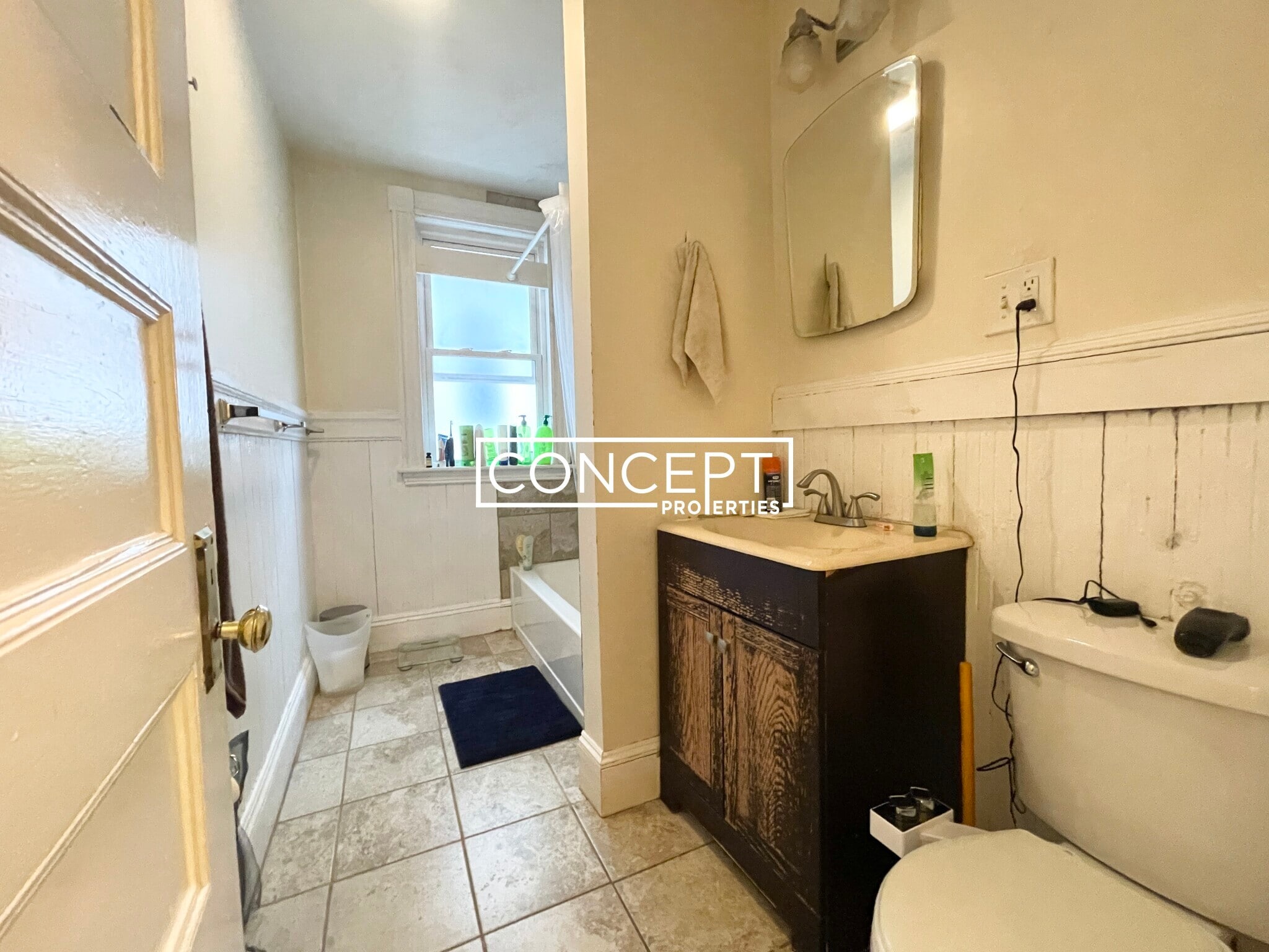 Building Photo - 65 Hillside St