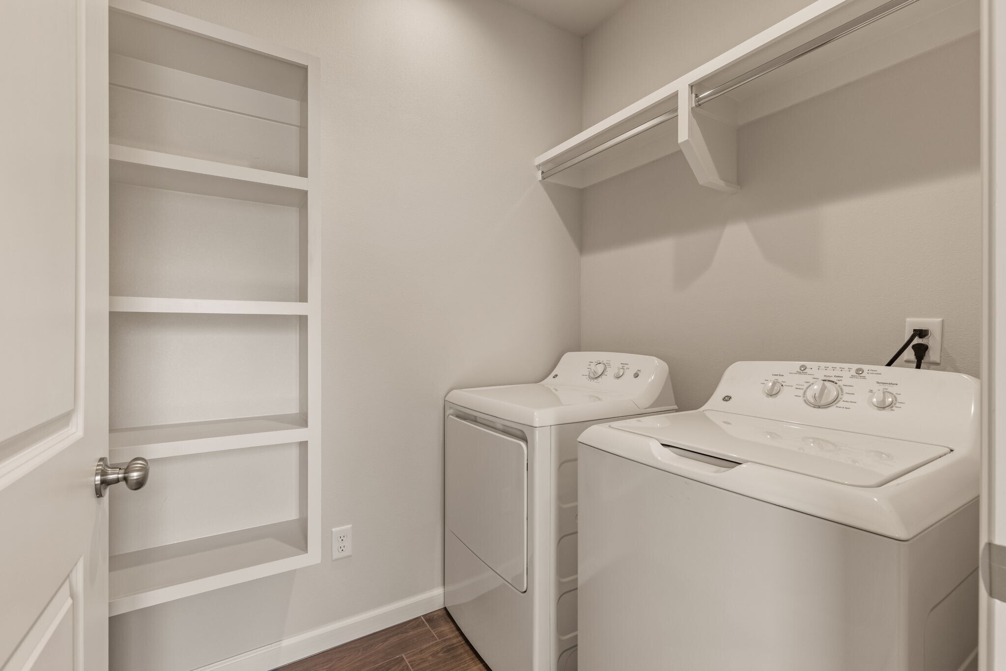 Building Photo - 321 W Commercial St