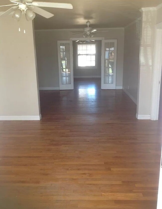 Building Photo - Pre Leasing Charming 3 Bedroom Home, Available 07/01/2026