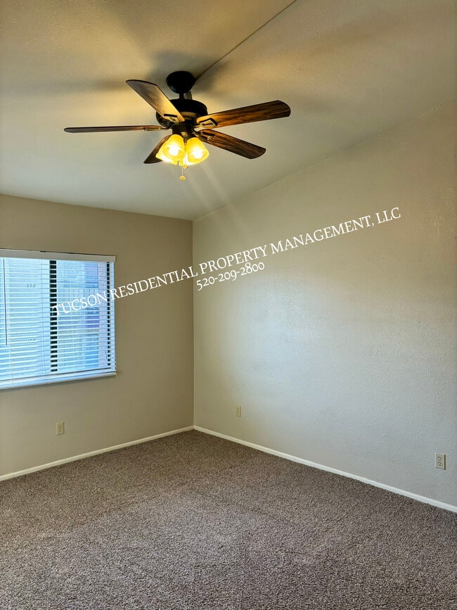 Building Photo - 2194 N Pantano Rd