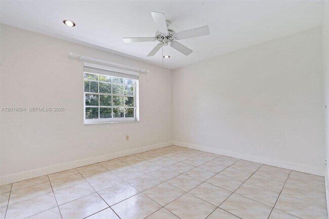 Building Photo - 16035 SW 173rd Ave