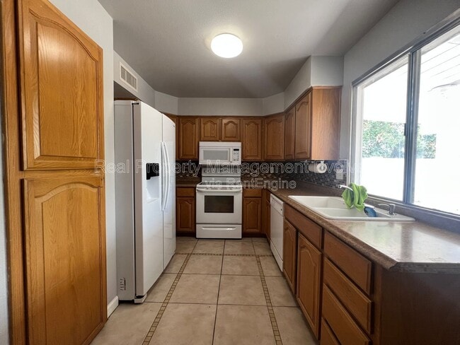 Building Photo - 6521 W Palo Verde Ave