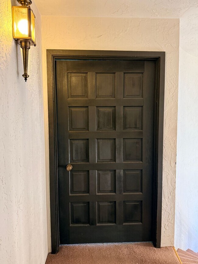Building Photo - 4 Bed 2.5 Bath House with yard in McLaren Ranch