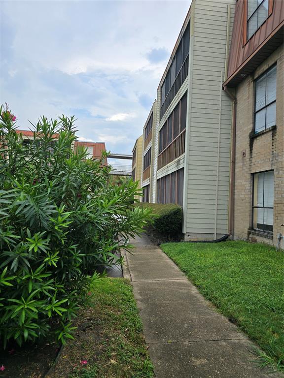 Building Photo - 10110 Forum W Dr