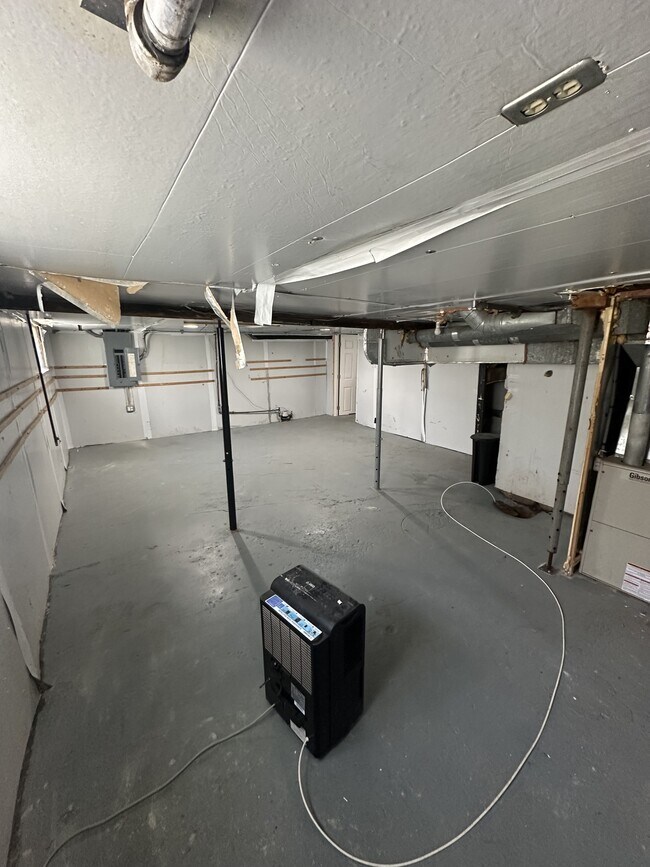 Building Photo - 1023 Bement St