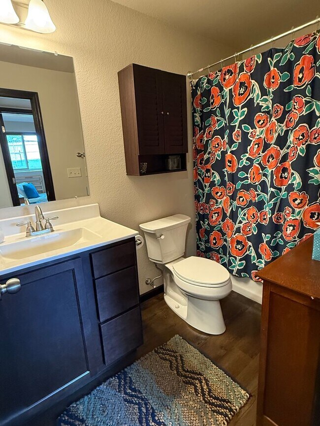 Building Photo - ~ APPLICATIONS PENDING ~ 4 Bedroom, 3 Bath...