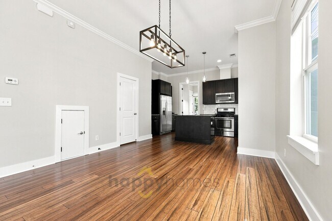 Building Photo - 4613 Oakwood Ave