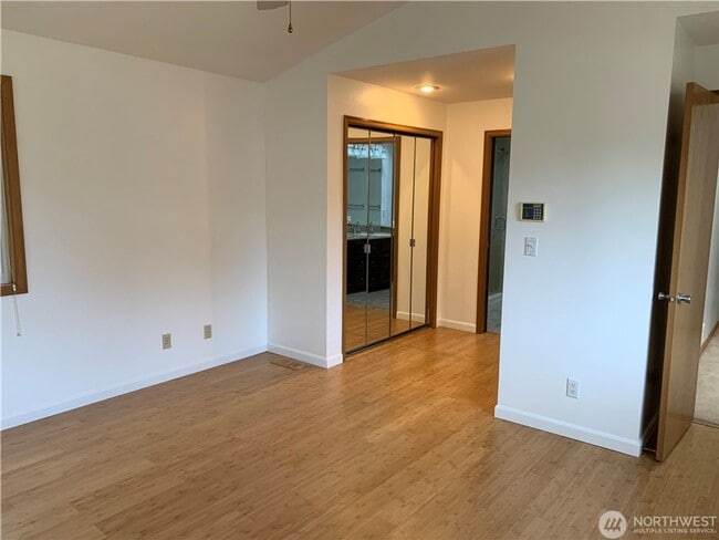 Building Photo - 4Bd/2.5Ba Sammamish Home