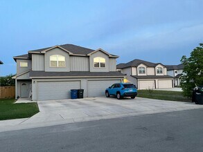Building Photo - Town home for rent