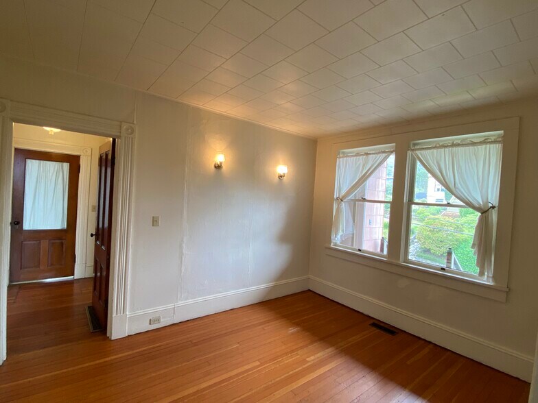 Building Photo - 864 8th St