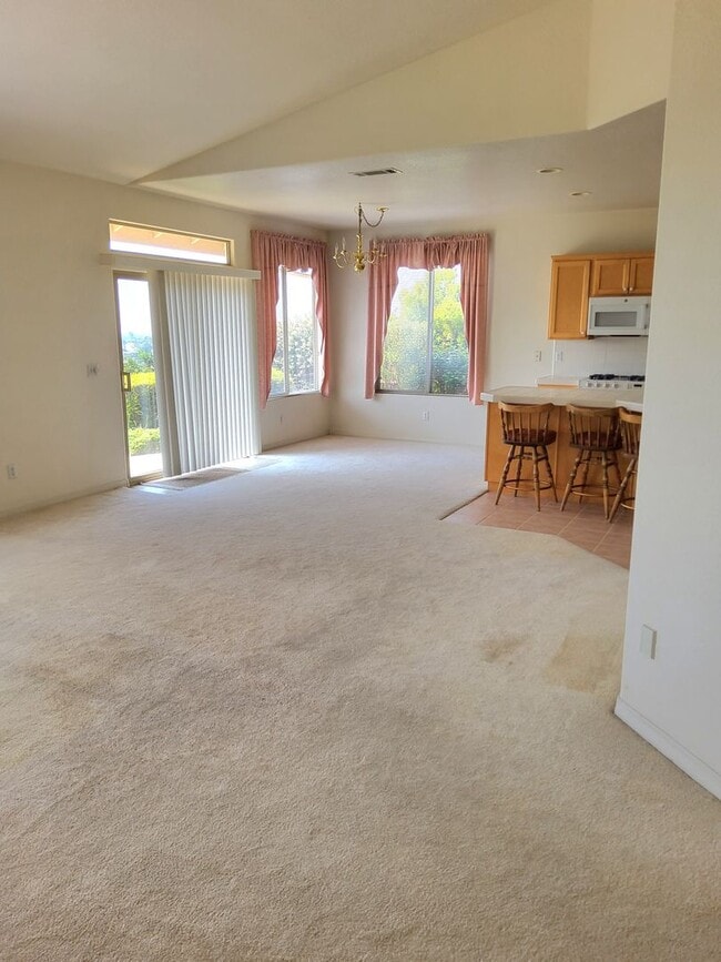 Building Photo - Beautiful house in great neighborhood with...