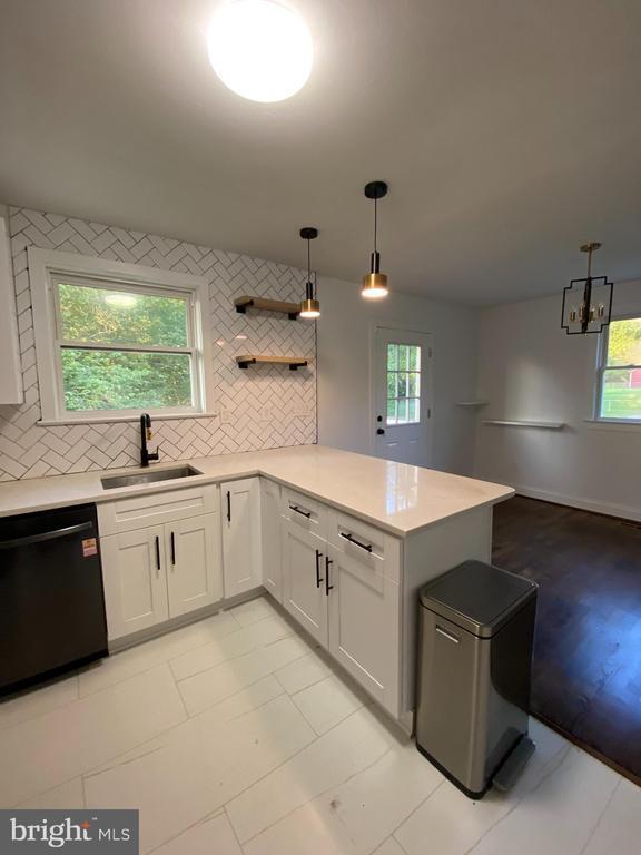 Building Photo - 7402 Lenham Dr