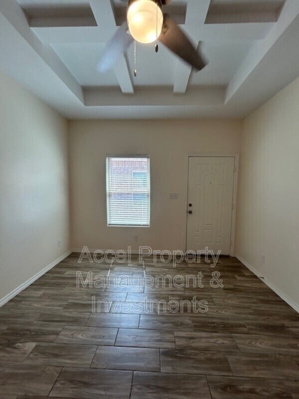 Building Photo - 1012 W La Pointe Ave