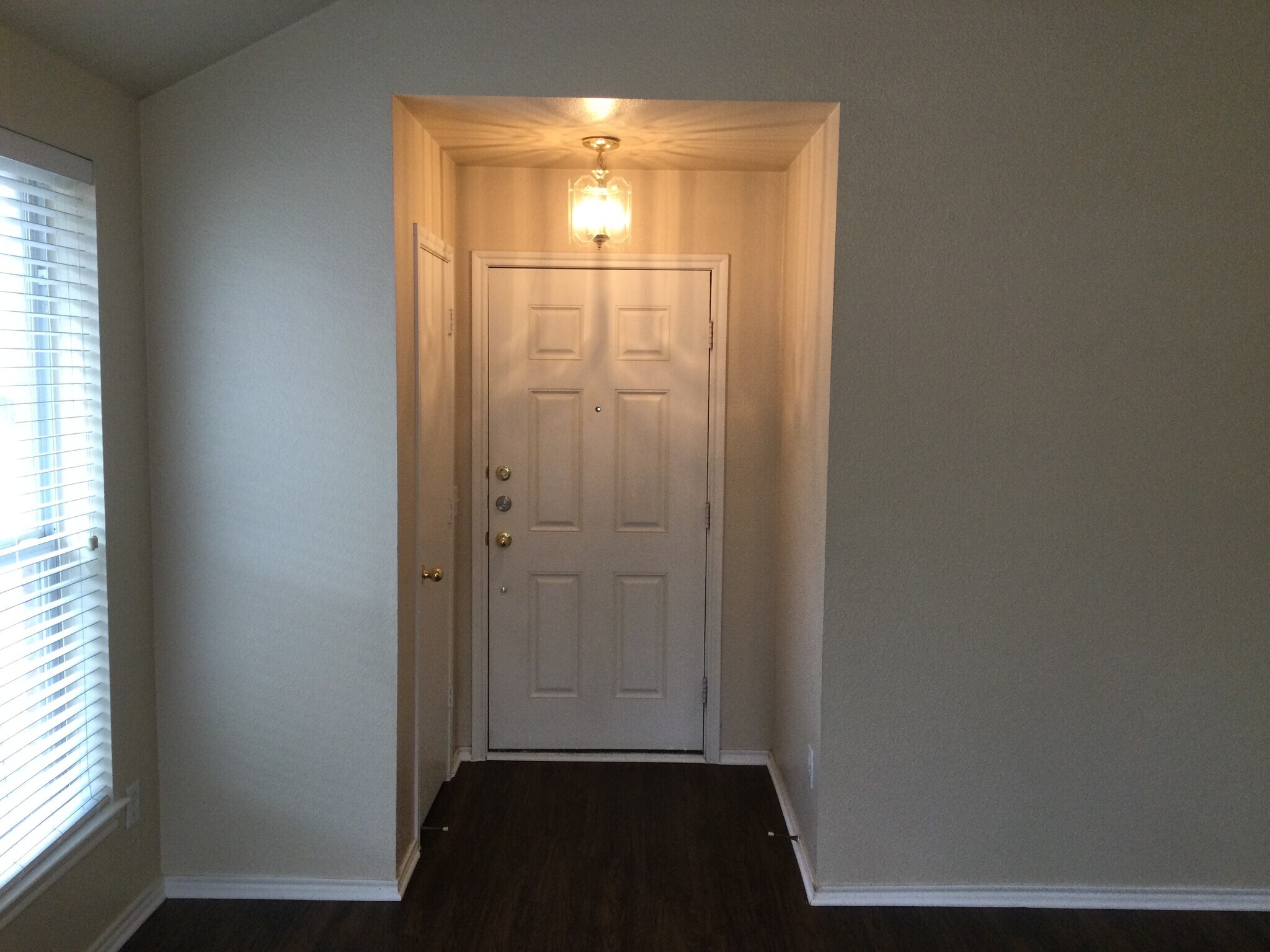 Building Photo - 702 Fleming St