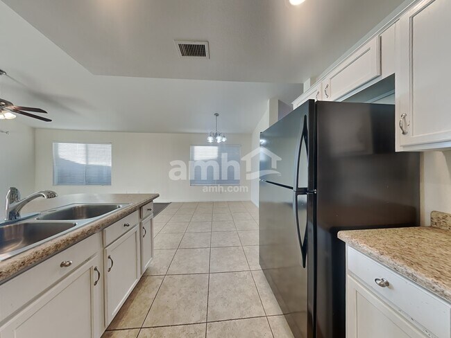 Building Photo - 452 N Rochester