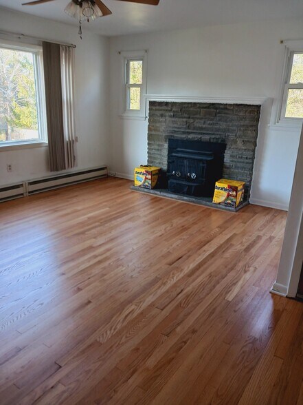 fireplace - 2908 Fisherville Rd