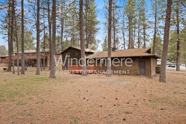 Building Photo - Country Living Multi Level in Ponderosa