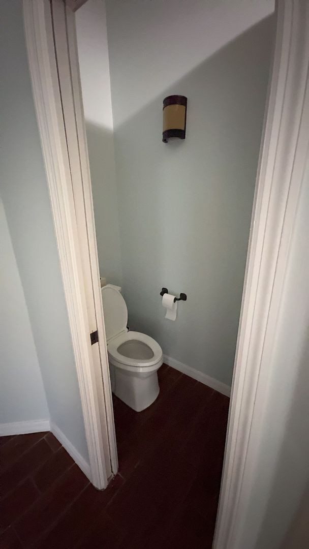 Building Photo - For Rent: A dazzling 5-bedroom, 3-bathroom...