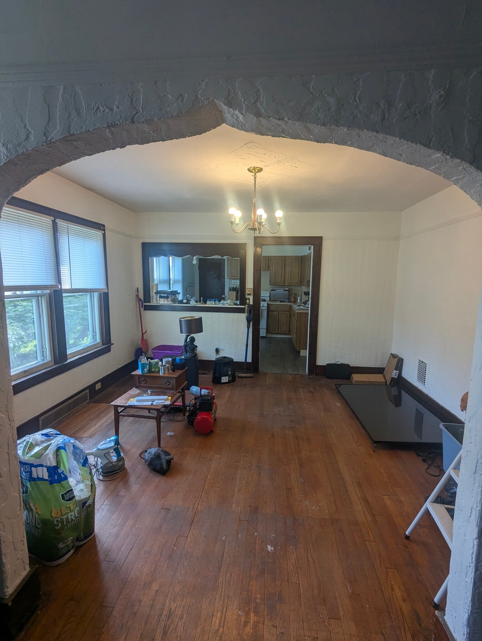 Living Space 1 - 534 Kenwick Dr