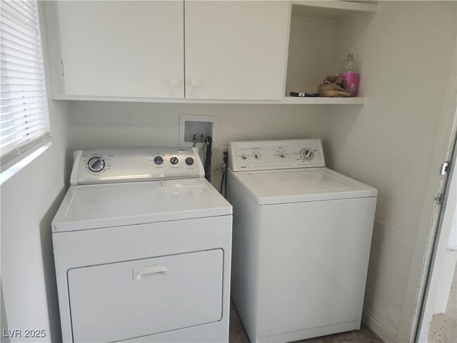 Building Photo - 216 Breezy Shore Ave