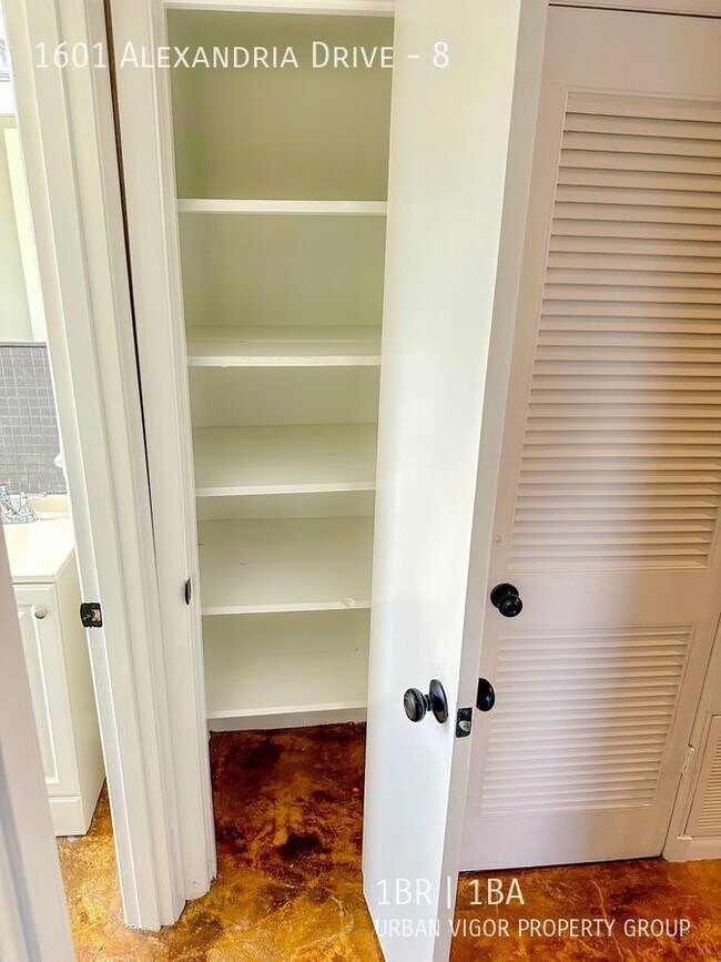 Building Photo - 1601 Alexandria Dr