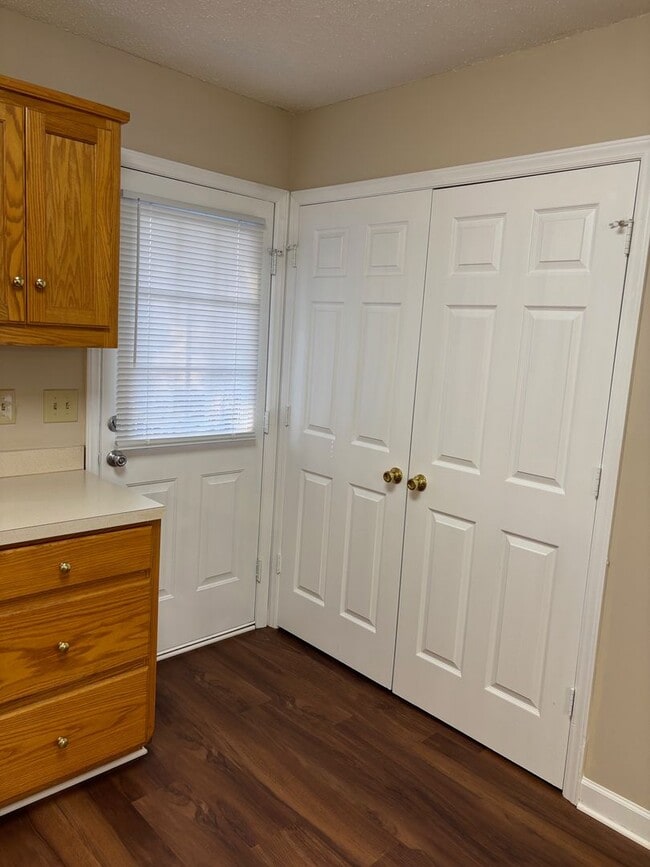 Building Photo - 373