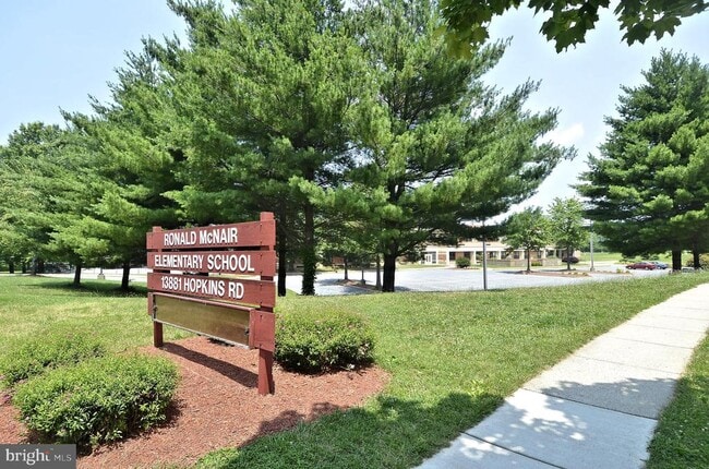 Building Photo - 8 Crusader Ct