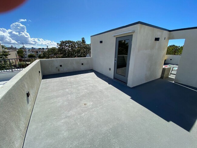 Building Photo - NEW SMART*4BD*4BA*TOWNHOME/ROOF DECK*CENTRAL AIR/HEAT*STAINLESS STEEL APPLIANCES*WASHER/DRYER IN ...