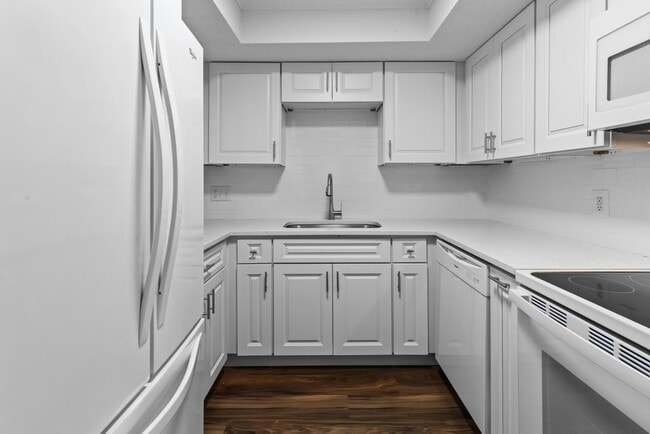 Building Photo - 3918 La Mirada Dr N