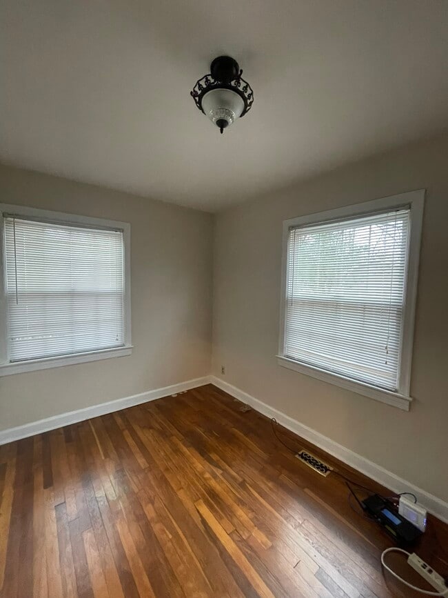 Building Photo - 2727 Stratford Dr