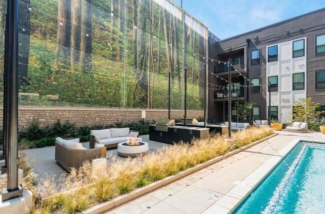 Building Photo - 6633 Dale Dr