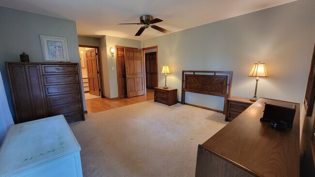 Building Photo - 1041 Carousel Ln