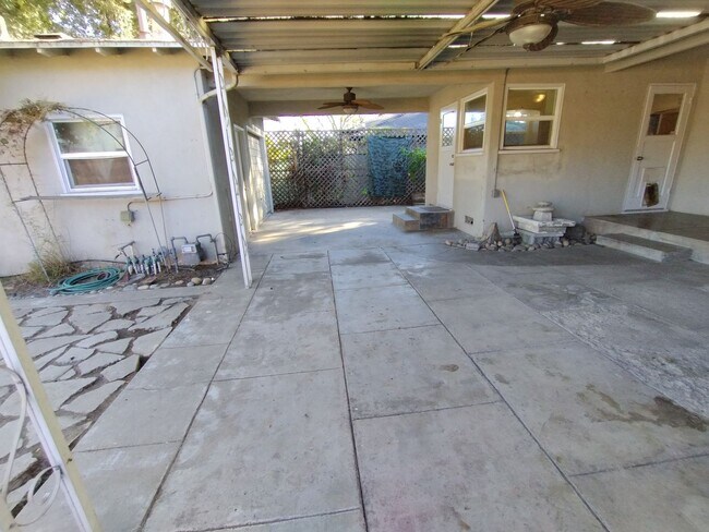 Building Photo - 210 Covena Ave