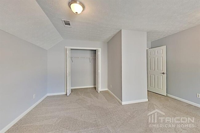 Building Photo - 910 Hounds Ridge Ct