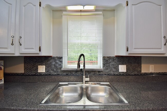 Building Photo - 9571 Beech Dr