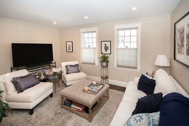 Building Photo - 108-110-110 Elm St