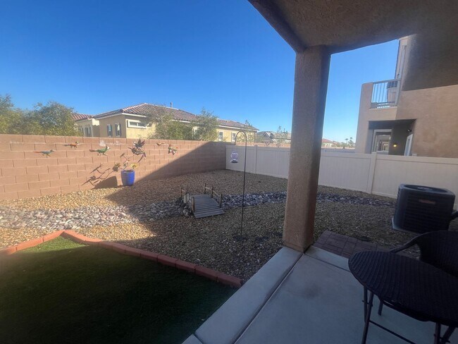 Building Photo - 3 Bedroom Townhome - Centennial Hills