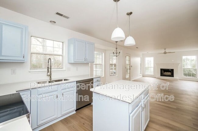 Building Photo - 1928 Oak Tree Ln