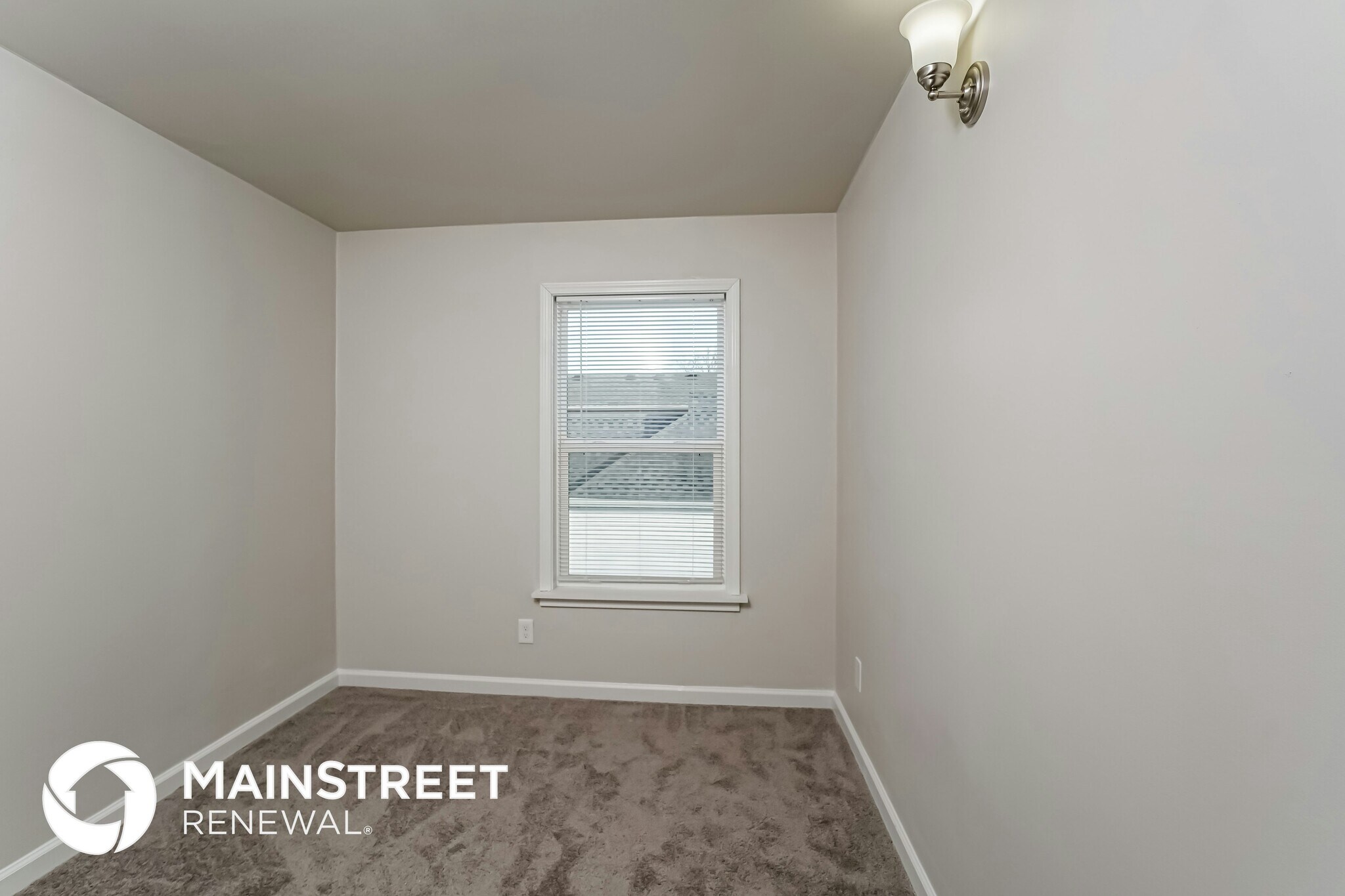 Building Photo - 1542 W Oak St