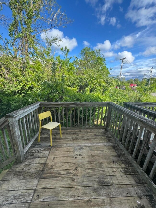 Building Photo - 210 Mousas Way