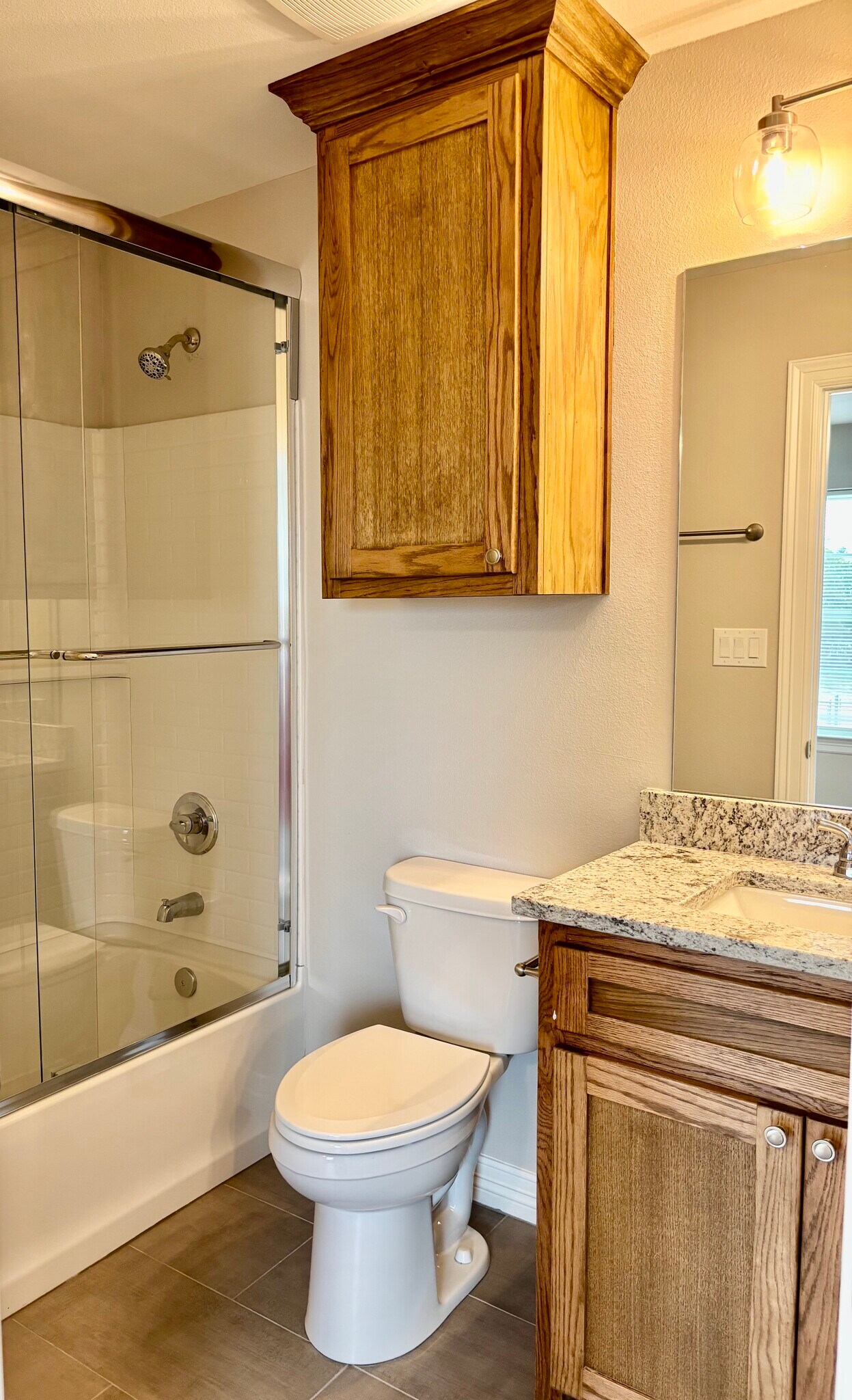 hall bath - 402 Lake Lamond Rd