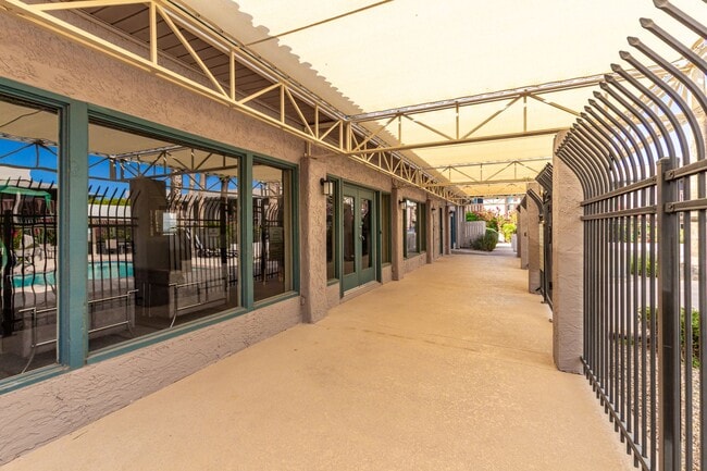 Building Photo - Remodeled 2-Bedroom, 2-Bath Condo in Prime Scottsdale Location