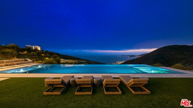 Building Photo - 5012 Carbon Beach Terrace