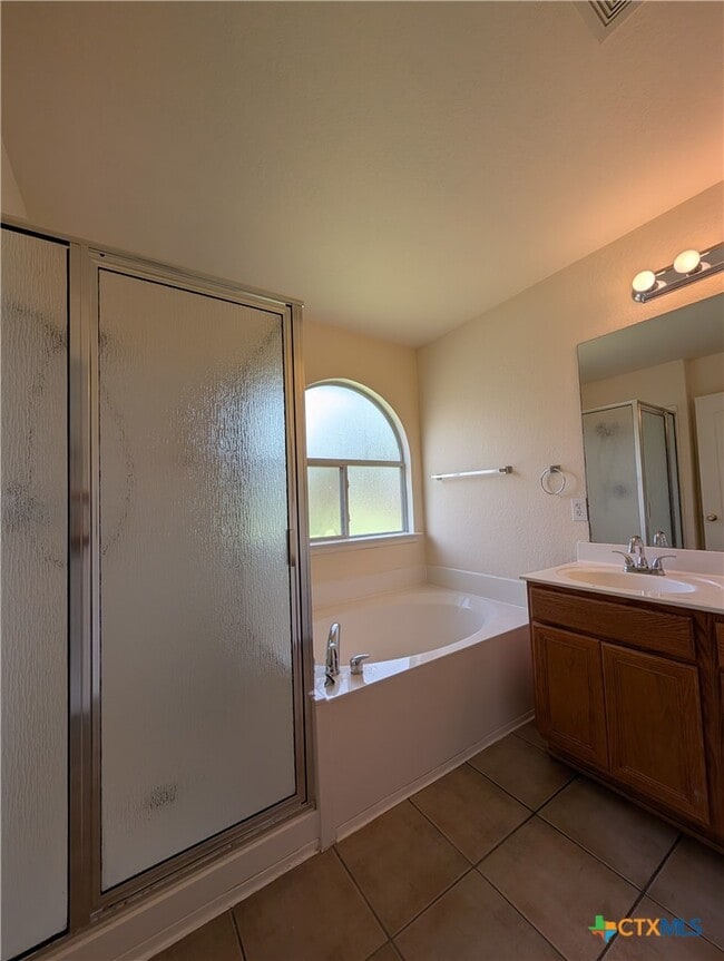 Building Photo - 268 Goliad Dr
