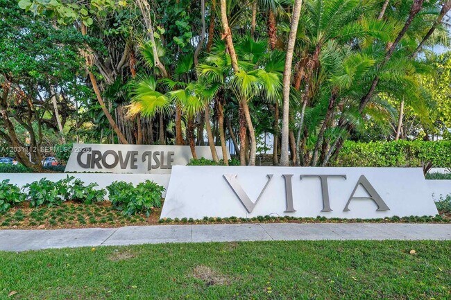 Building Photo - 2 Grove Isle Dr