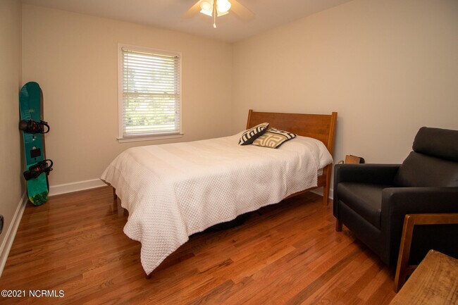 Building Photo - 107 Pine Needle Cir