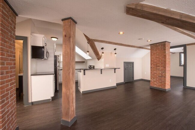 Building Photo - 130 Van Dam St