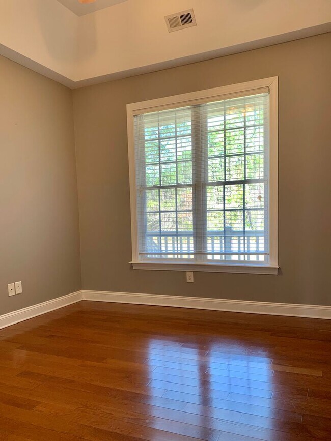 Building Photo - Great Home in Gated Community with Bonus Room!