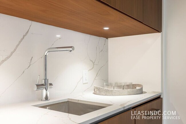 Building Photo - 1332 8th St NW