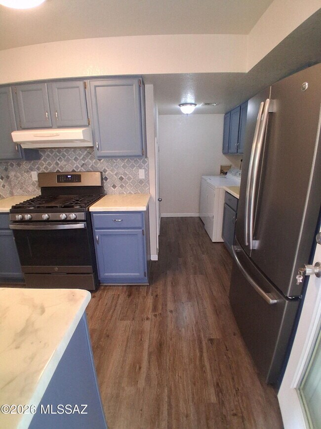 Building Photo - 4813 W Doria Dr